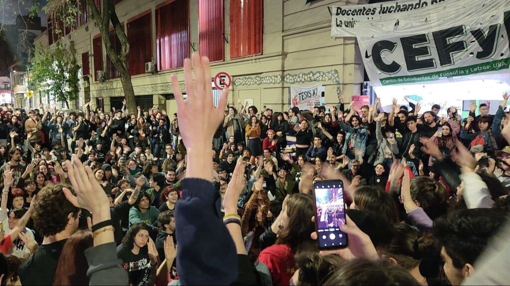 Estudiantes tomaron las facultades de Filosofía y Letras, Psicología y Veterinaria de la UBA por 48 horas