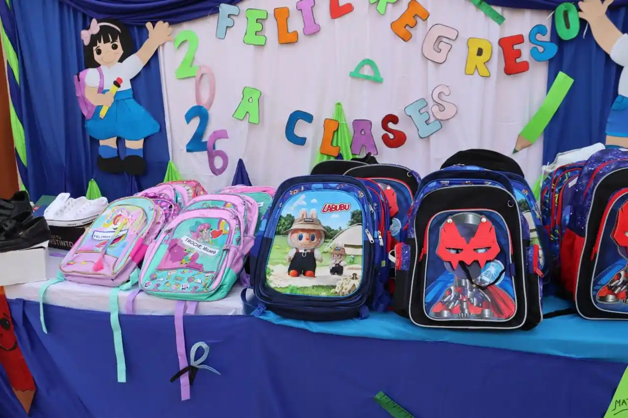 Entregaron kits escolares en residencias socioeducativas