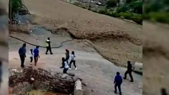 Salta: impresionante alud de barro y piedras