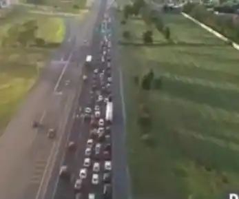 Semana Santa: En medio de la segunda ola de Covid, colapsa Autopista Buenos Aires - La Plata en el peaje Hudson 