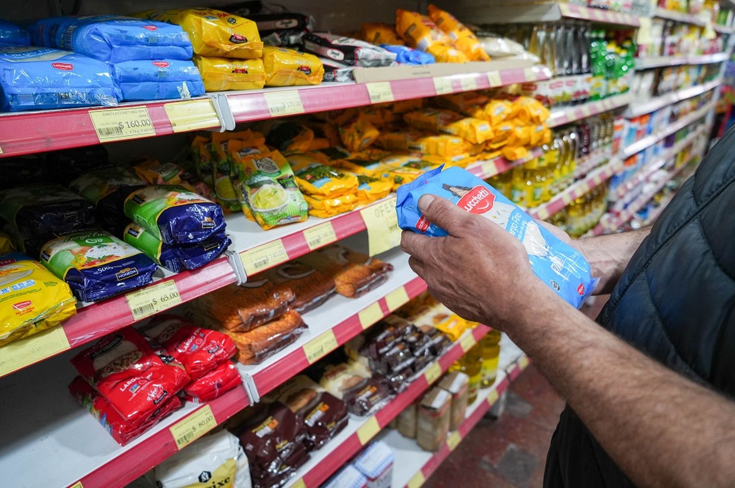 Supermercados y alimentos registró una fuerte baja mensual del 6%.