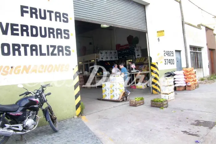 Cuatro empleados persiguen y atrapan al ladrón en la calle