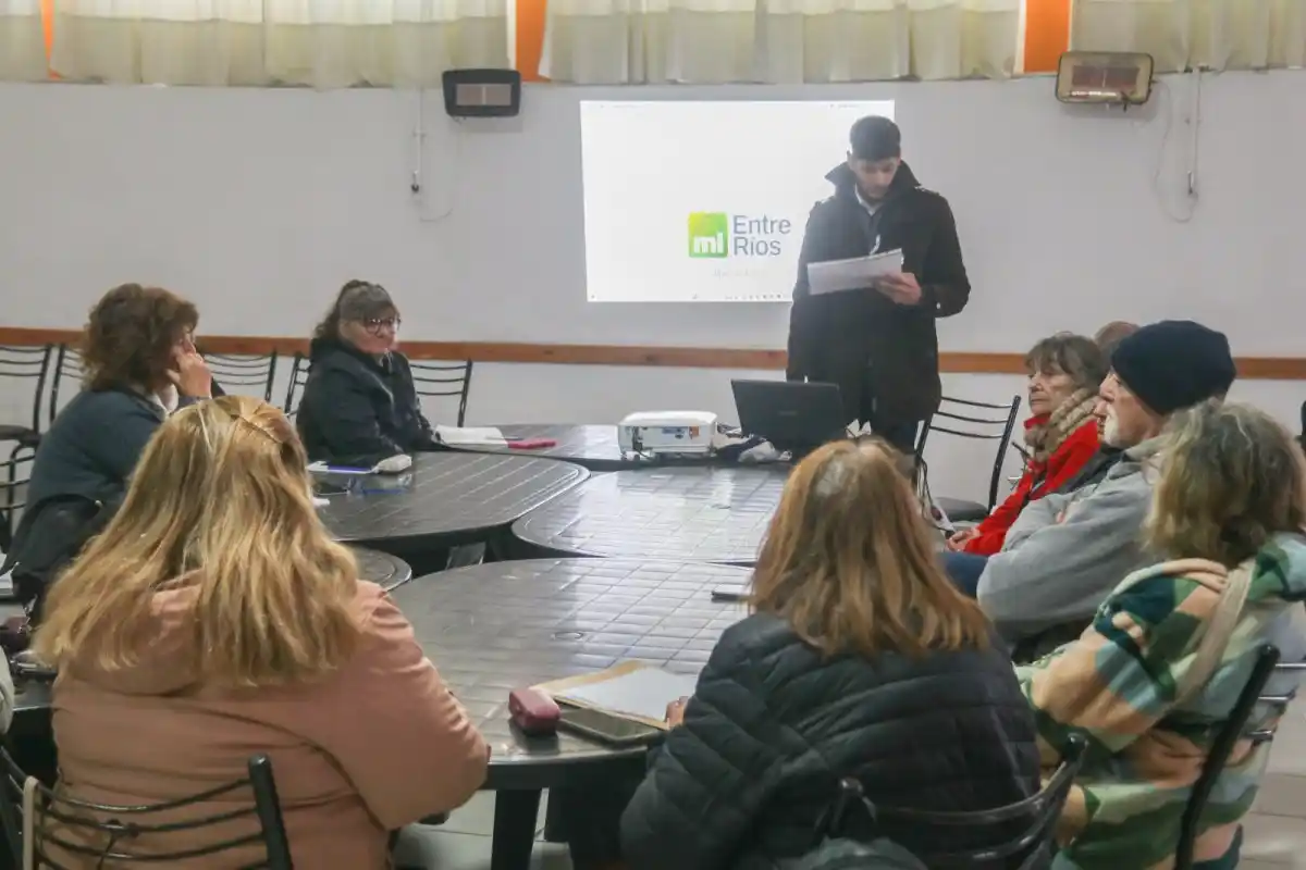 Comenzó el taller "Mayores Conectados" con cupo lleno: planean abrir nuevas instancias para agosto y septiembre