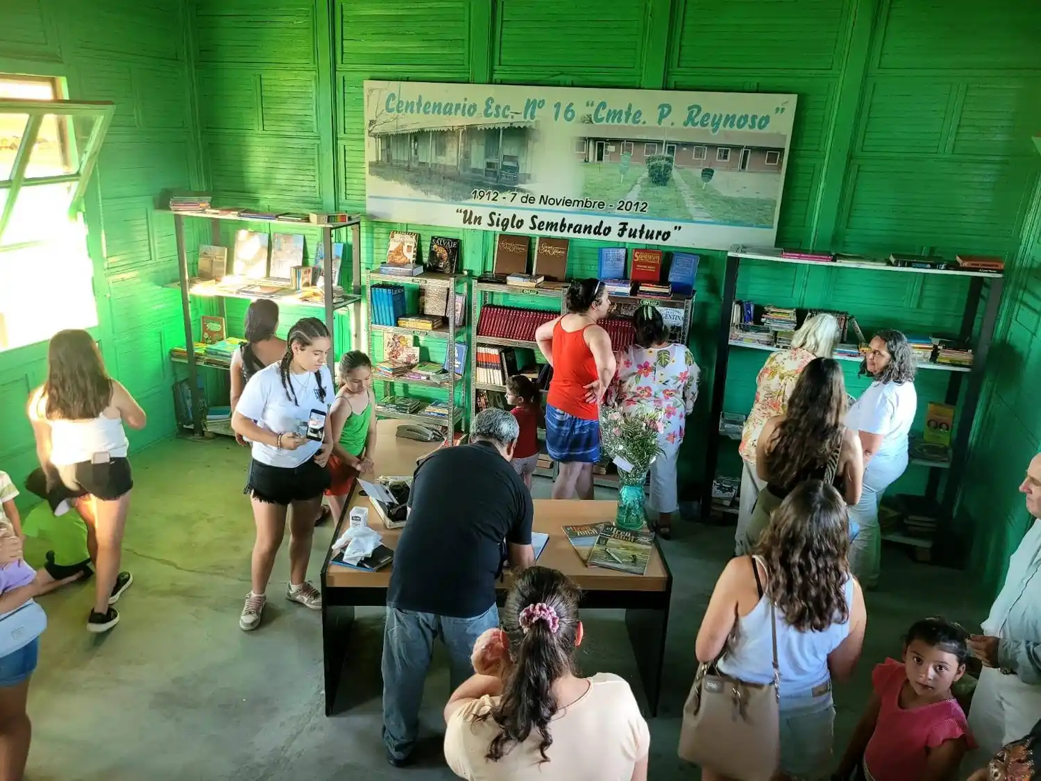 Inauguraron la Nueva Biblioteca Rural en la Escuela de Madera de Lazo