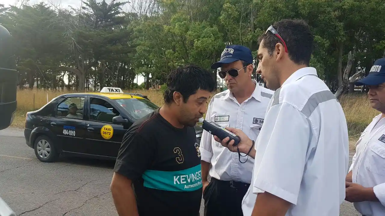 Le quitan el registro a camionero que manejaba alcoholizado por ruta 11