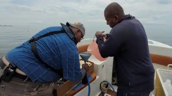 Maduro ordena a 6 empresas paralizar sus actividades por contaminar el Lago de Maracaibo