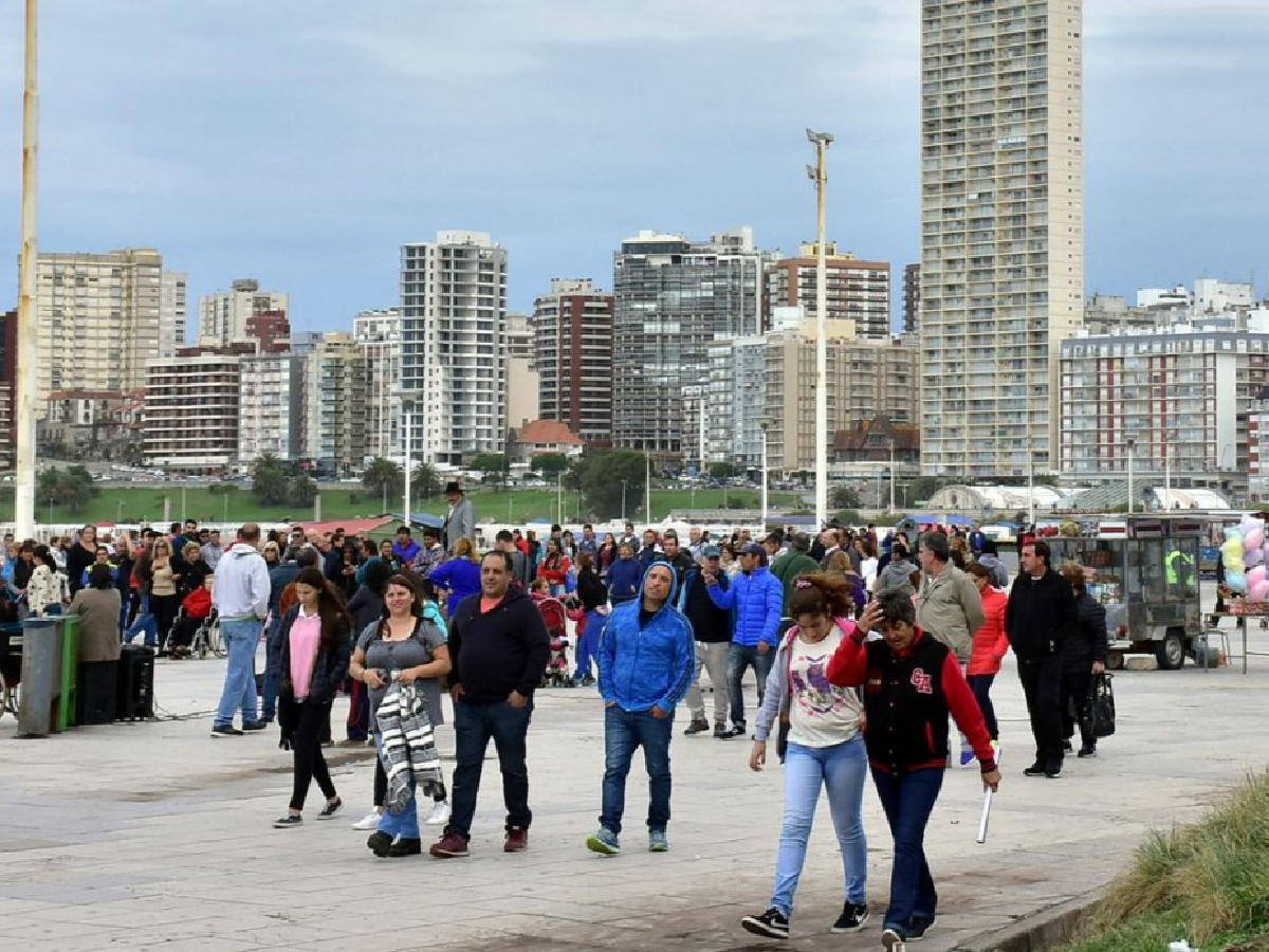 Estiman que más de 1.300.000 turistas viajaron por el país en este fin de semana extra largo  