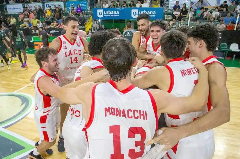 Instituto lo ganó en la última y
volvió a lo más alto de la tabla