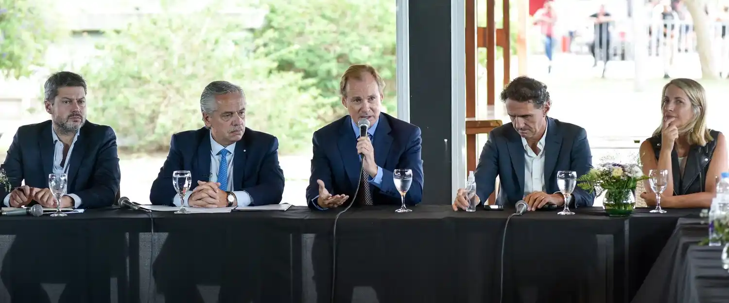 El Presidente sale a la calle para darle aire a su supervivencia