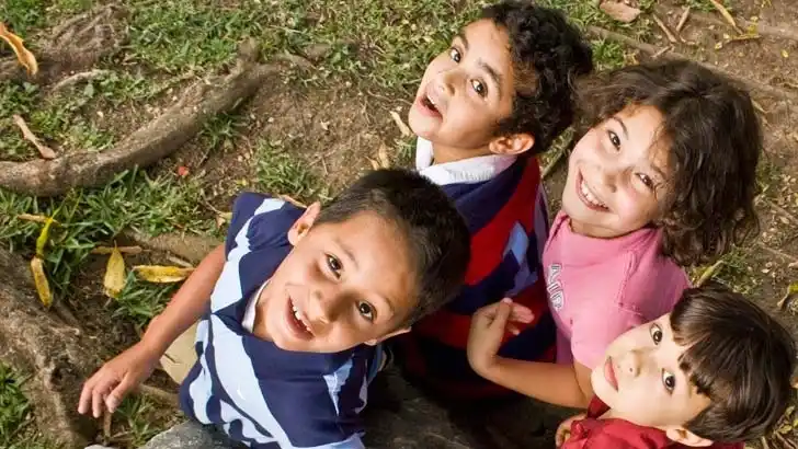 “Corazones unidos” organiza una fiesta para los chicos en el Anfiteatro 