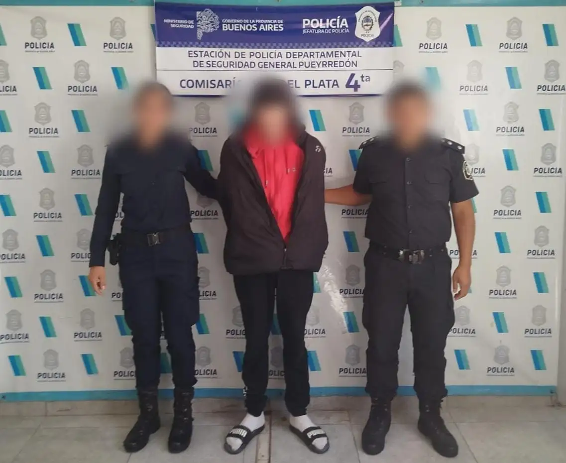 En el garaje donde quiso esconderse había autopartes de motos con pedido de secuestro activo.