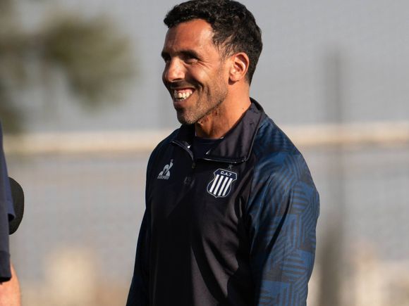 Carlos Tevez fue presentado como nuevo entrenador de Talleres