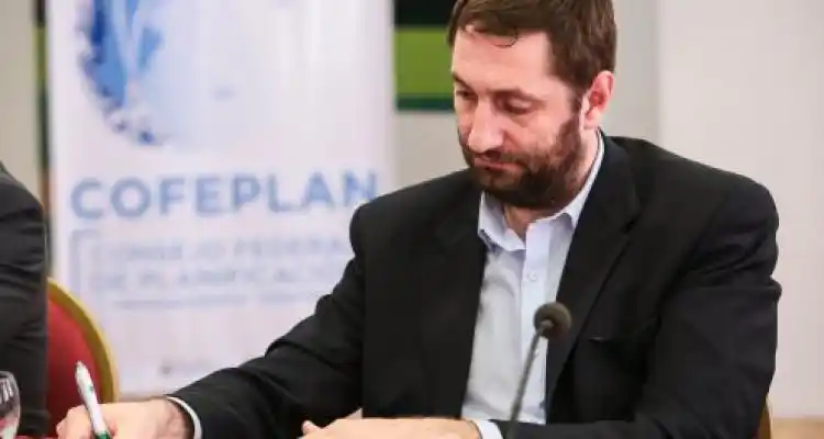 Funcionario de Macri capacita al gabinete de Salazar sobre planificación de obras