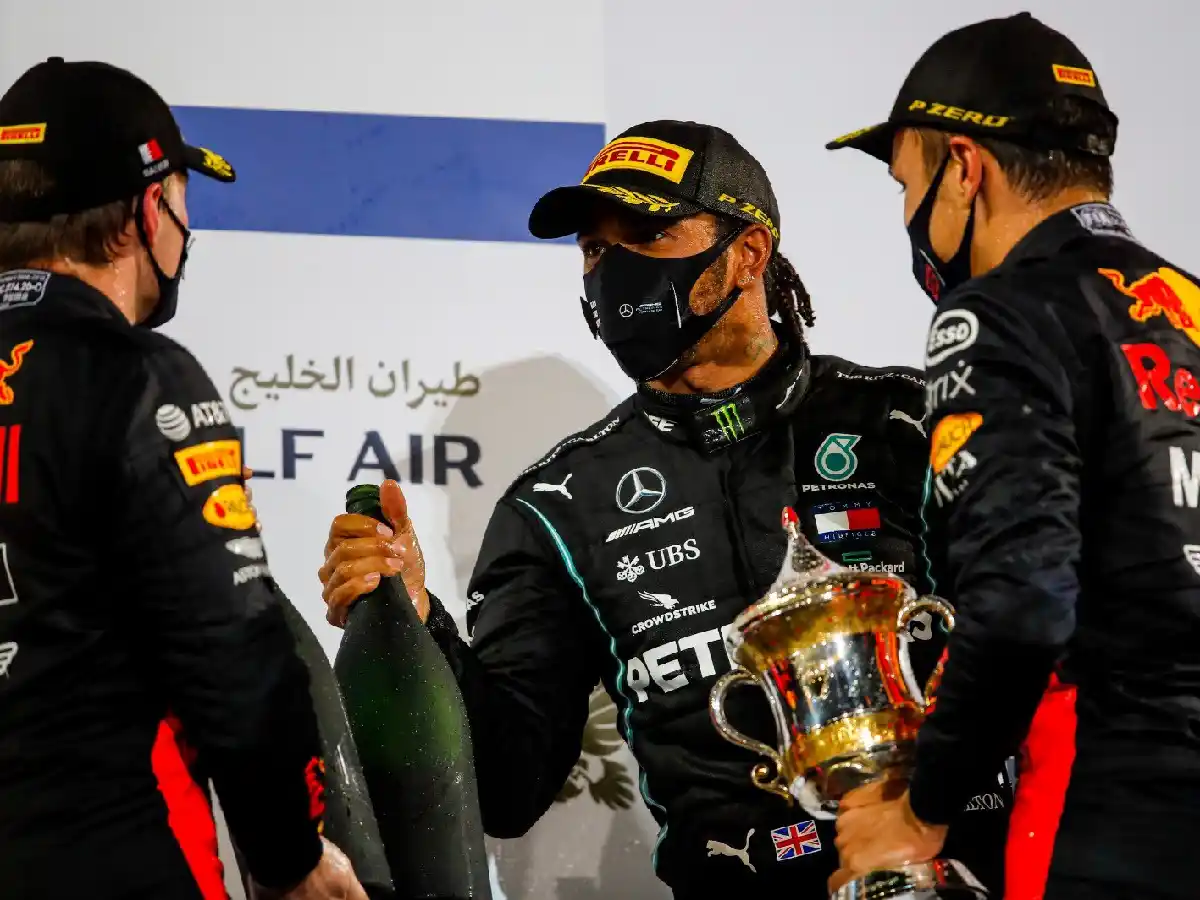 Hamilton estrenó su título con una victoria en Bahrein