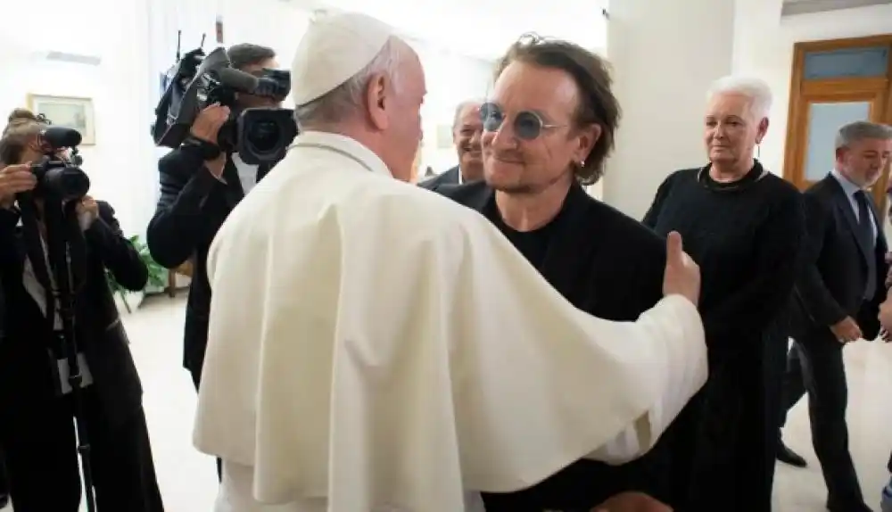 El Papa recibió a Bono en Santa Marta