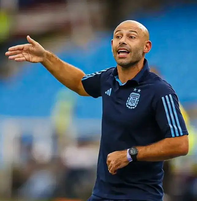 Mascherano durante el encuentro debut de Argentina.