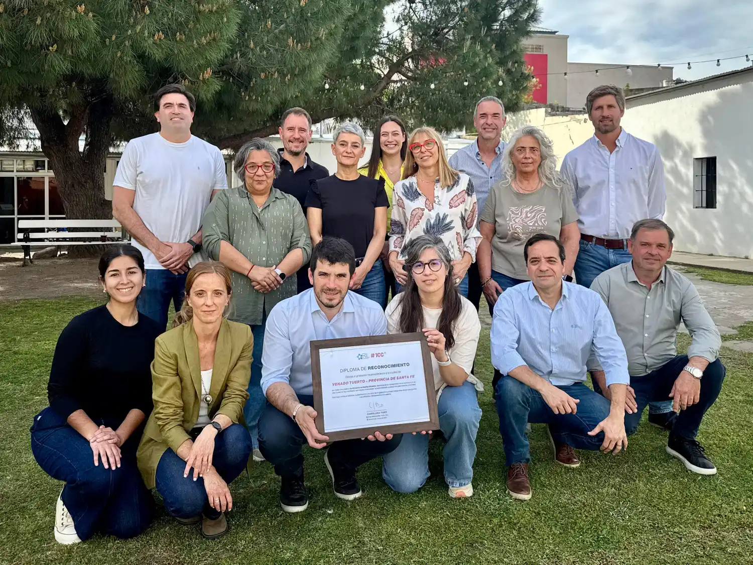 Leonel Chiarella y su equipo de gestión distinguidos por la RIL. Foto: MVT