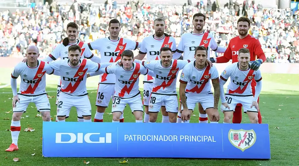 Saveljich, tercero en la fila superior de Rayo Vallecano.