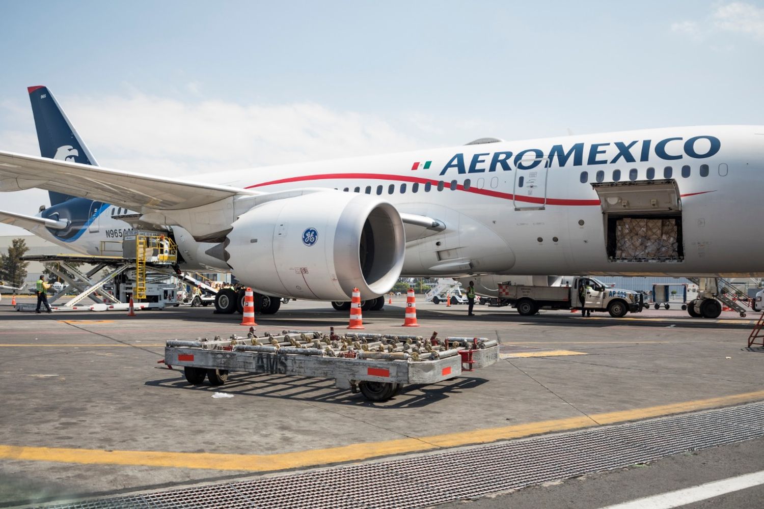 Aeroméxico empezó a usar aviones de pasajeros para transportar carga