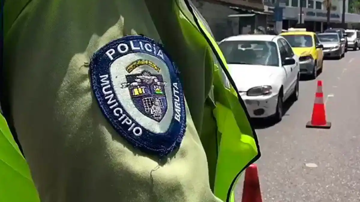 Abren investigación a funcionario que se atrevió a pedir «licencia especial» a conductor para circular con moto de alta cilindrada