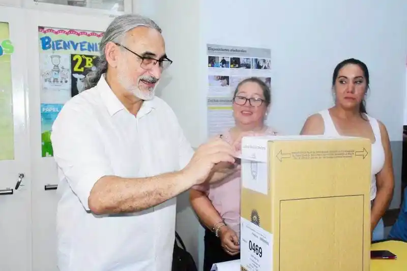 Basterra destacó el gran número 
de votantes que asistió a sufragar
