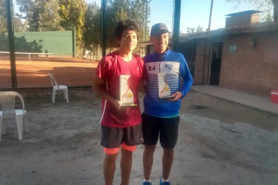 Buenas actuaciones del tenis de Atlético en el Circuito de Menores