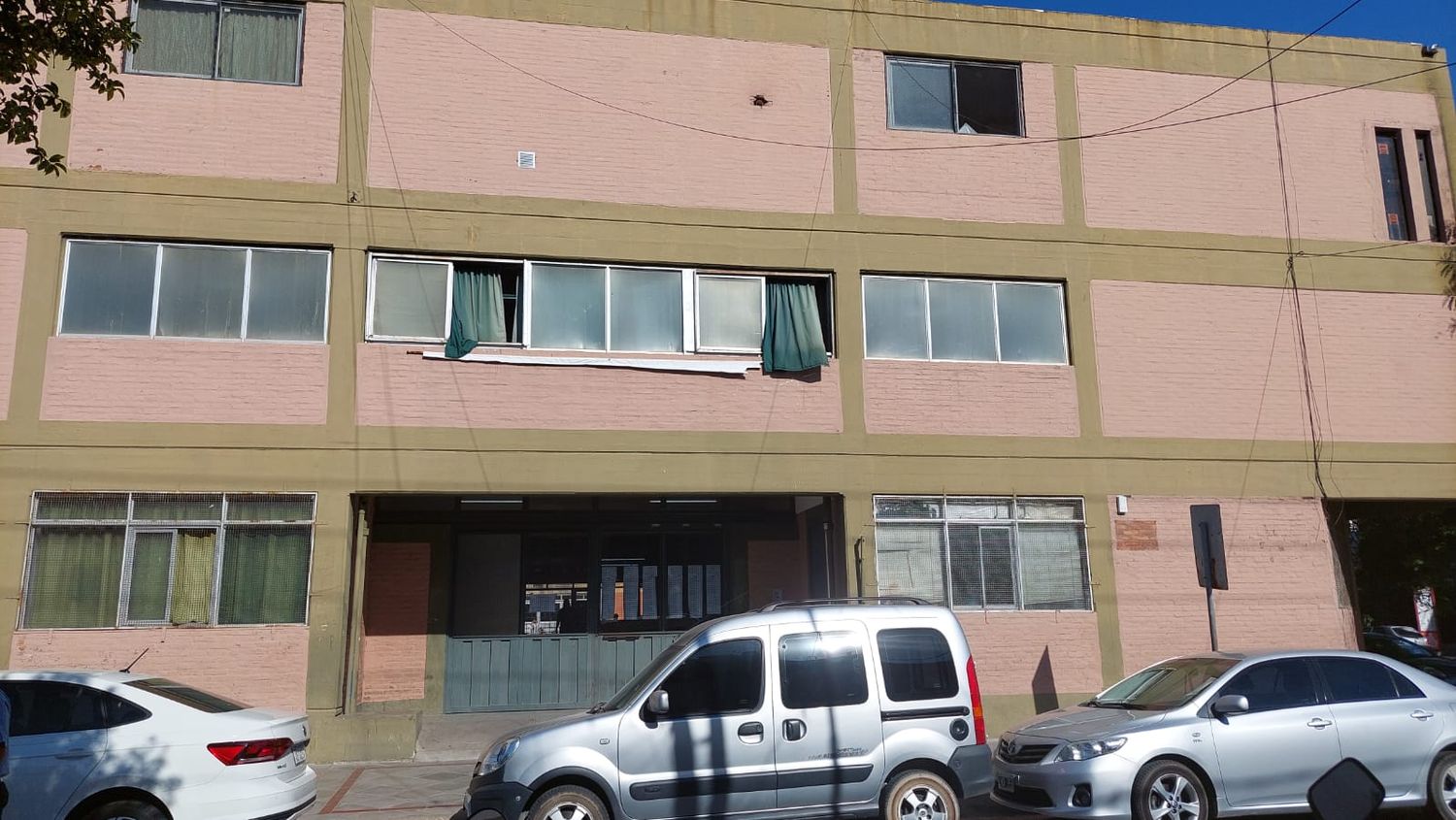 Escuela Industrial suspendió clases en el turno tarde por falta de agua