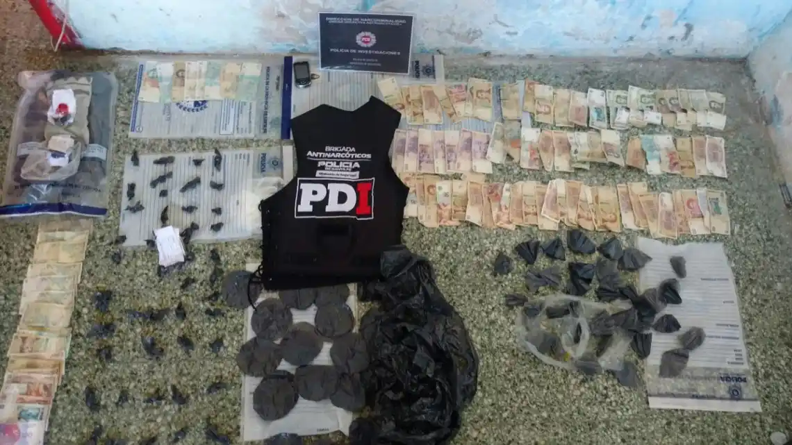 PDI secuestró estupefacientes y detuvo a tres personas en el centro