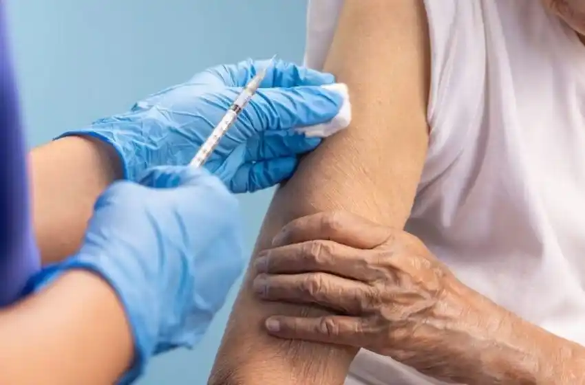 Para Razona, si se vacunó sin una orden se cometió el delito de "ejercicio ilegal de la medicina".