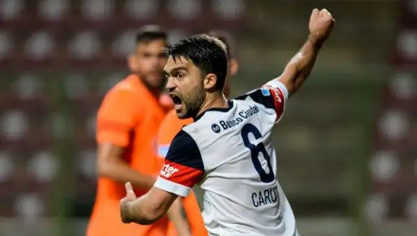San Lorenzo la mandó a guardar dos veces y está en cuartos de final