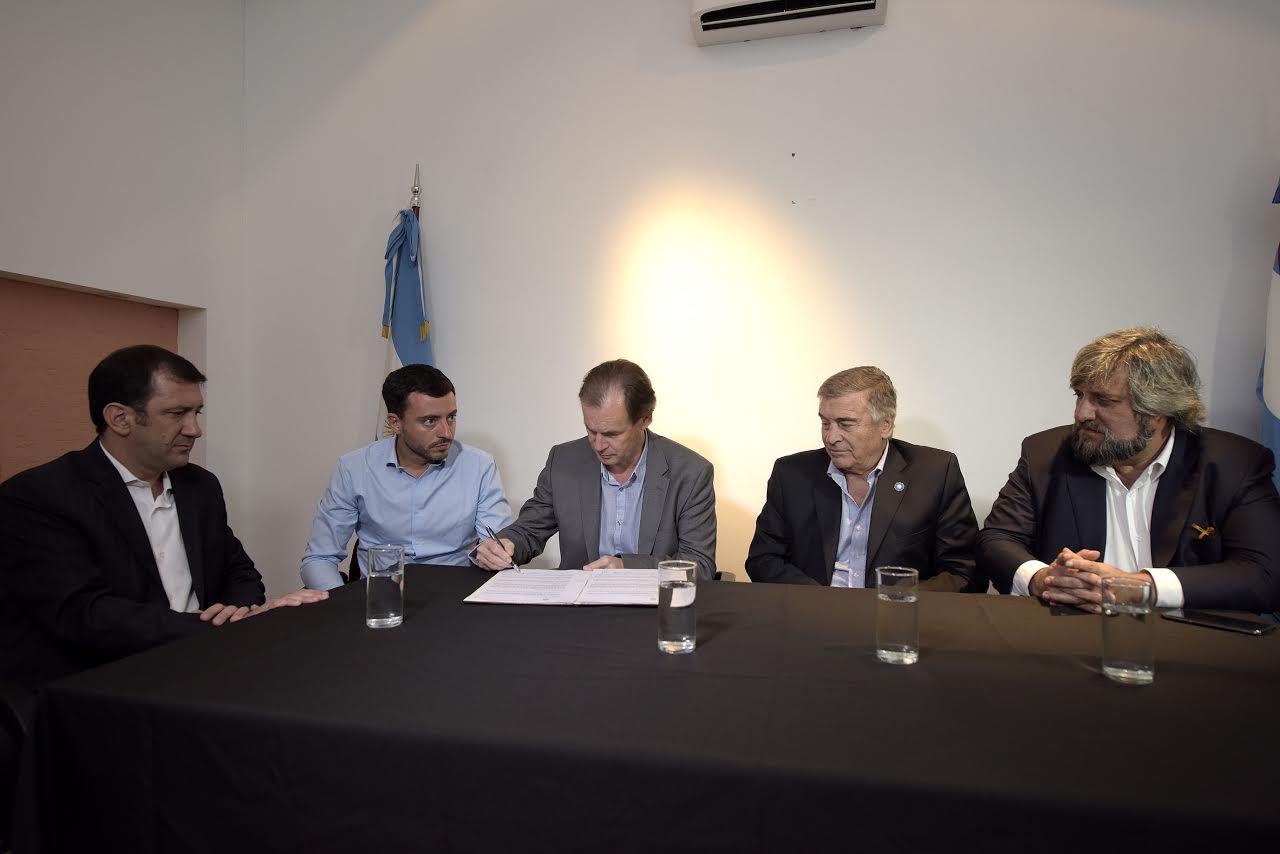 Bordet y Aguad firmaron un convenio para mejorar las comunicaciones móviles en Entre Ríos