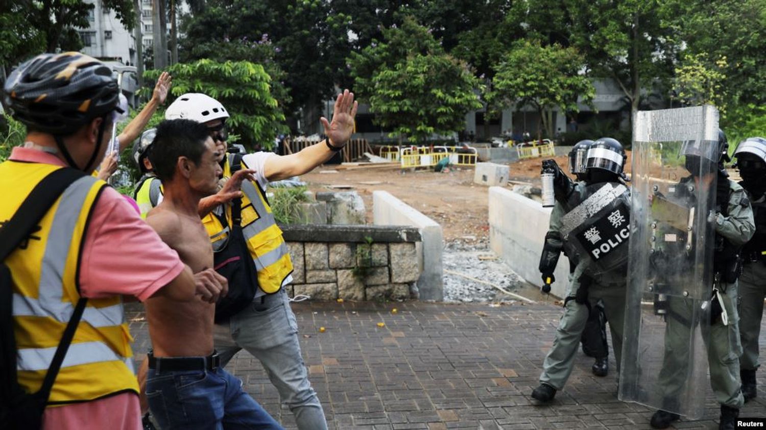 Caóticos enfrentamientos entre policía y manifestantes en Hong Kong