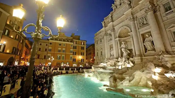 Roma estudia medidas para proteger la famosa Fuente de Trevi
