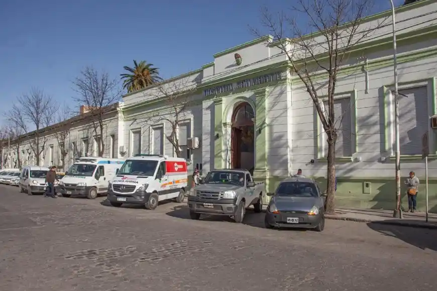 Un ciclista perdió la vida tras impactar contra la puerta de una camioneta