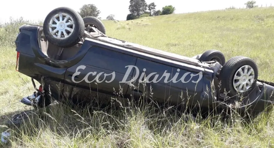 Un hombre murió, tras volcar el auto que conducía en la ruta 55