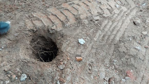 Túneles franciscanos: evaluaron un pozo en la esquina de Mitre e Yrigoyen
