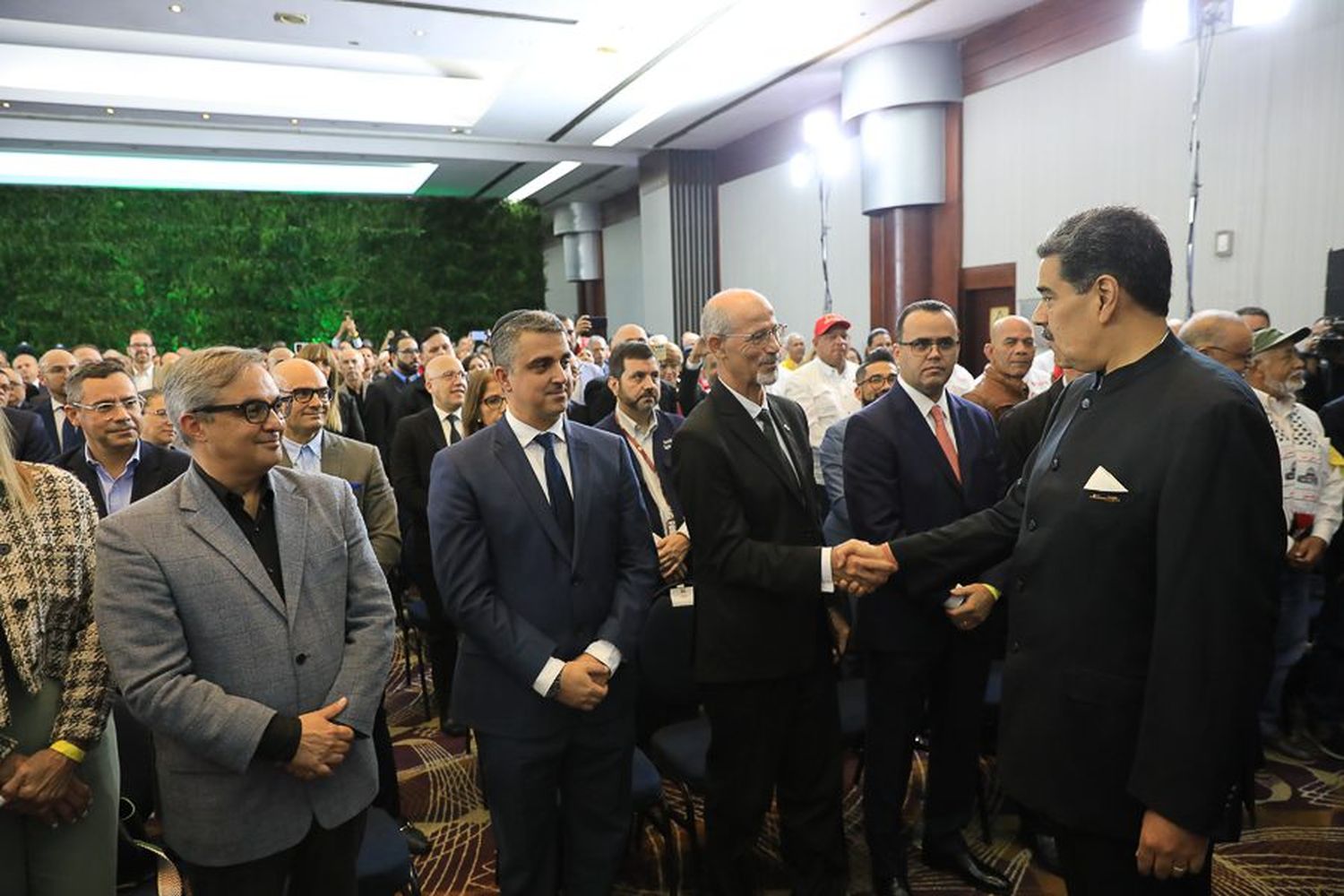 Maduro llama a “todos” para avanzar hacia un acuerdo de paz y convivencia PARA LOS PRÓXIMOS 20 AÑOS (+Video)