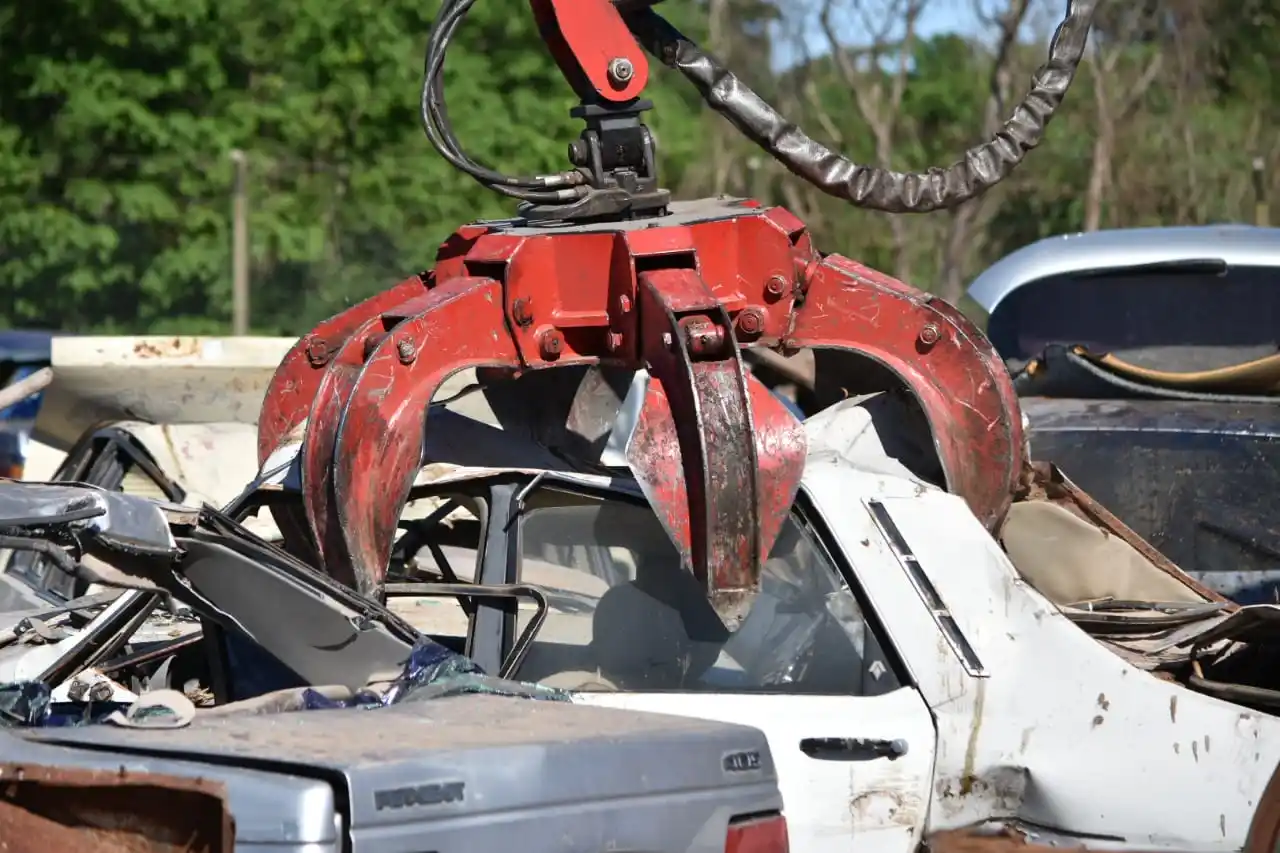 La compactación implica que todo los vehículos incautados se convierten en chatarra.