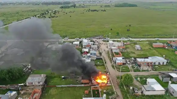 “Me arruinaron la vida”: habló la madre del niño al que le quemaron la casa en el barrio Jorge Newbery de Mar del Plata