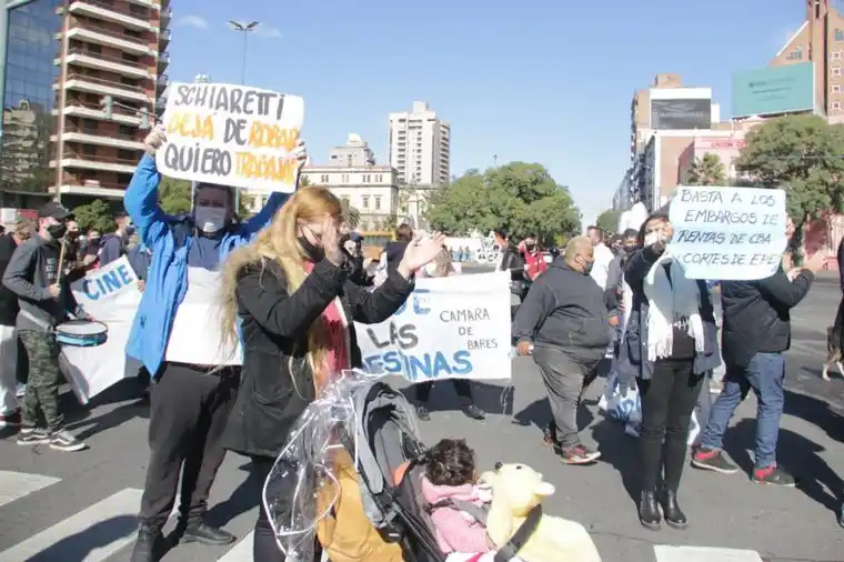 Comerciantes marcharon contra las restricciones en Córdoba