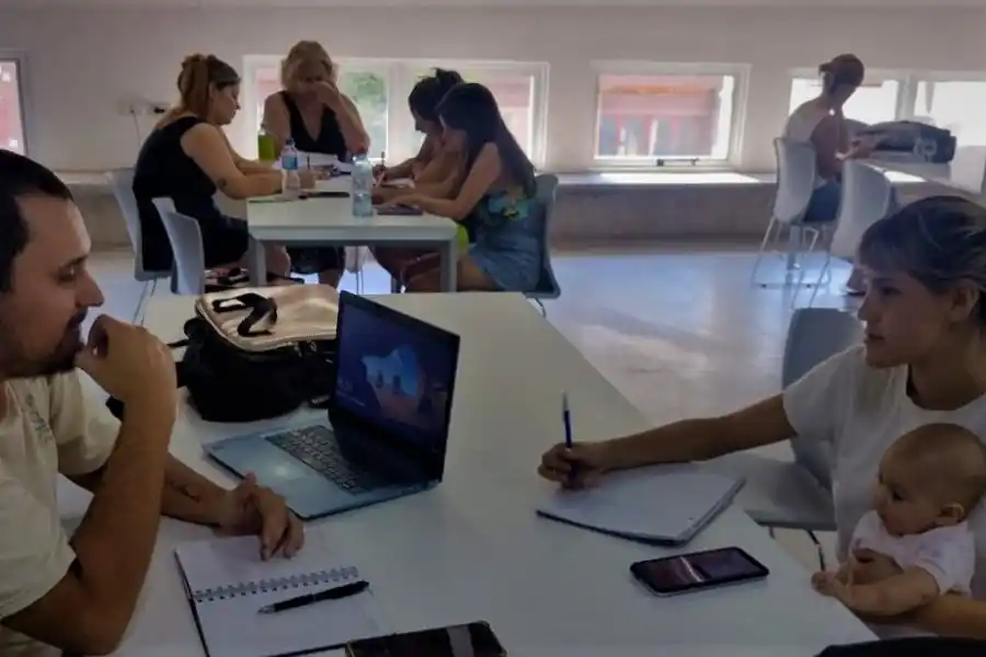 La Municipalidad brindó apoyo educativo a más de 1000 estudiantes: 100 de ellos lograron egresar
