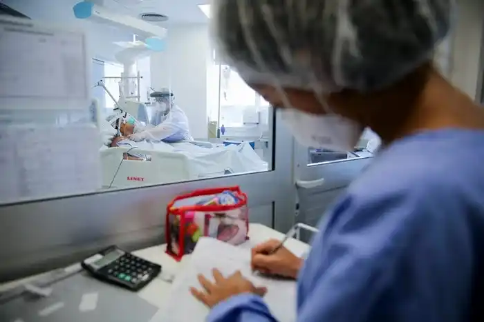 La variante Ómicron habría circulado desde tiempo antes de su detección