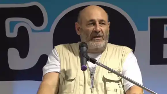 Santiago Cúneo cerró su campaña en La Plata y prometió juicio político a Milei: cuáles son sus principales propuestas