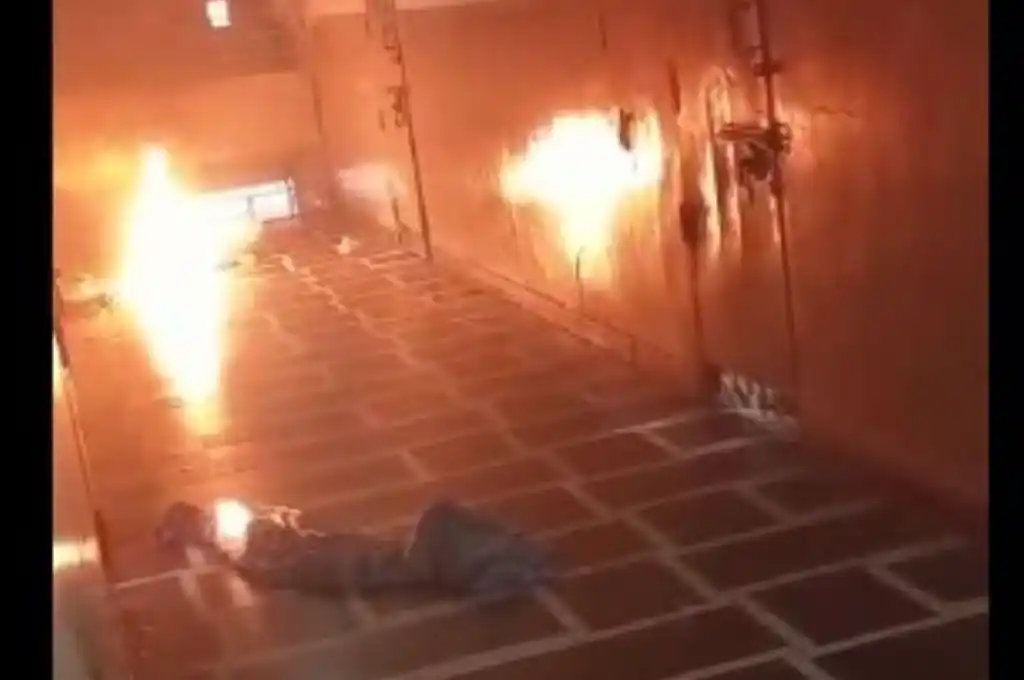 La Plata: una presa apareció ahorcada en una celda de un penal y se desató un motín