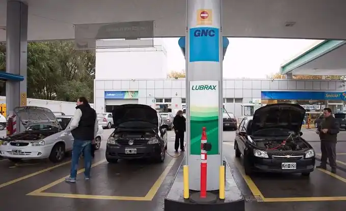 La Plata: Crece la restricción a la venta de GNC para privilegiar el abastecimiento en los hogares