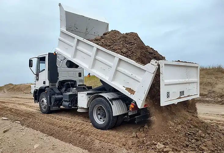 Bacheo en caminos del balneario Arenas Verdes