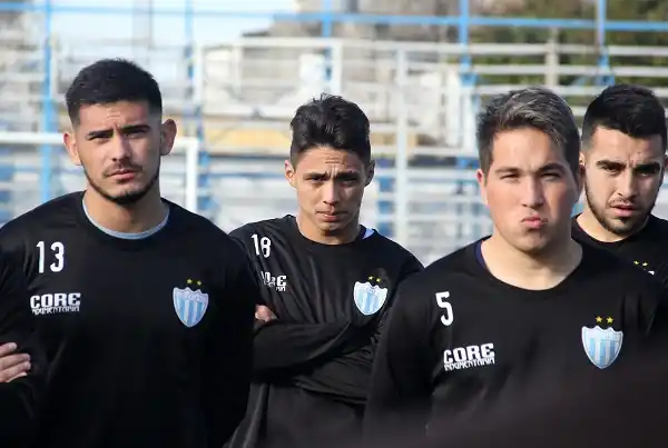 Juventud comenzó la pretemporada: caras conocidas y novedades 