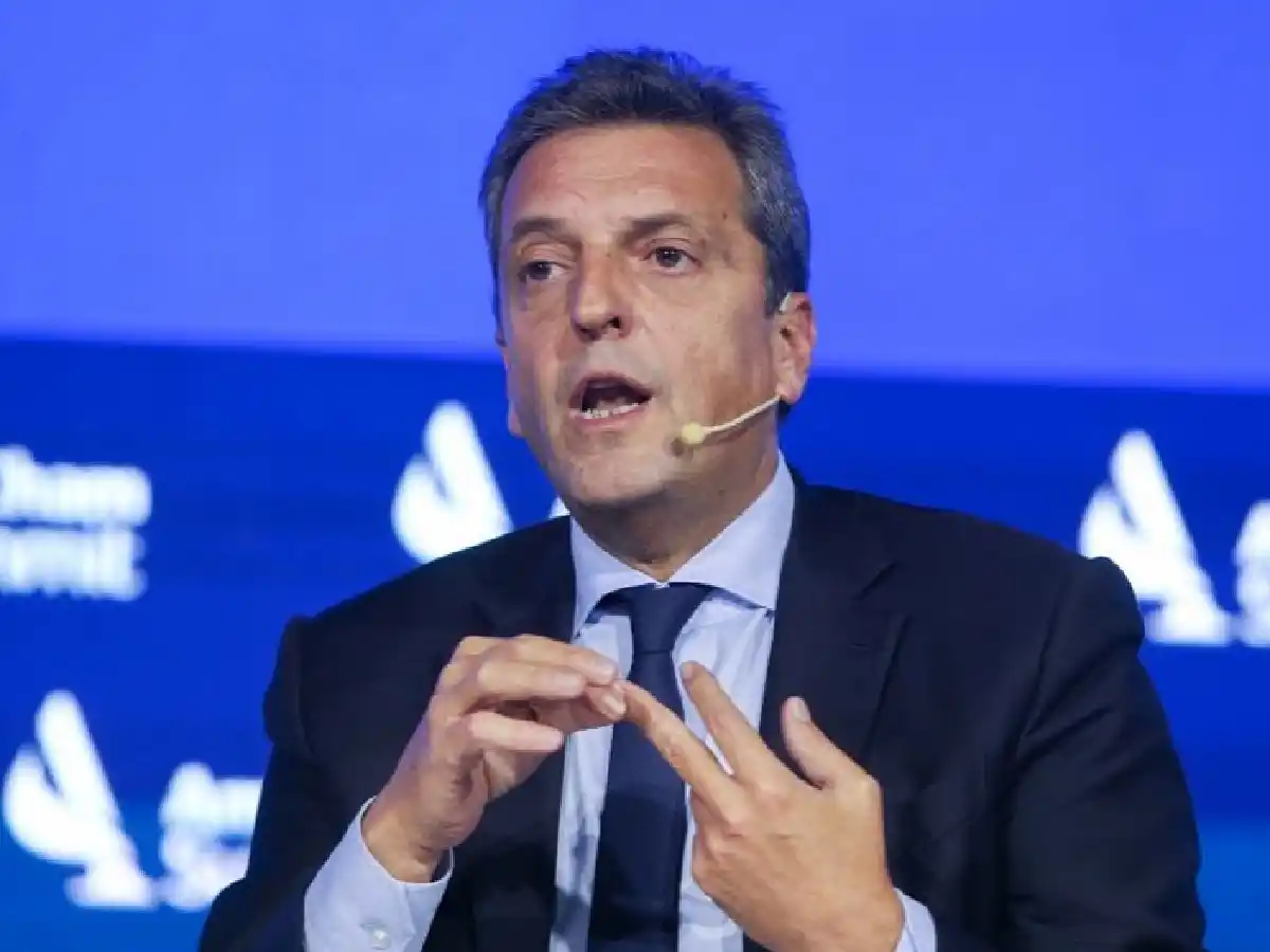 A la espera del FMI, Massa viaja a China en busca de ayuda financiera