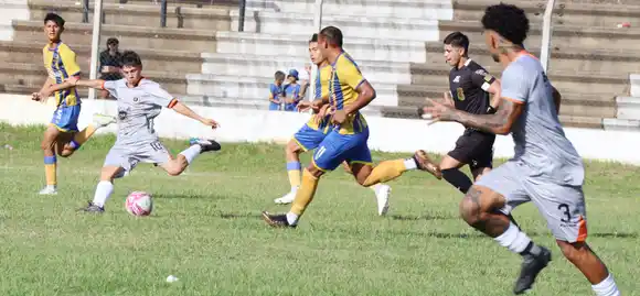 Libertad goleó 8 a 0 a Victoria en el inicio de la Primera “A” del fútbol local