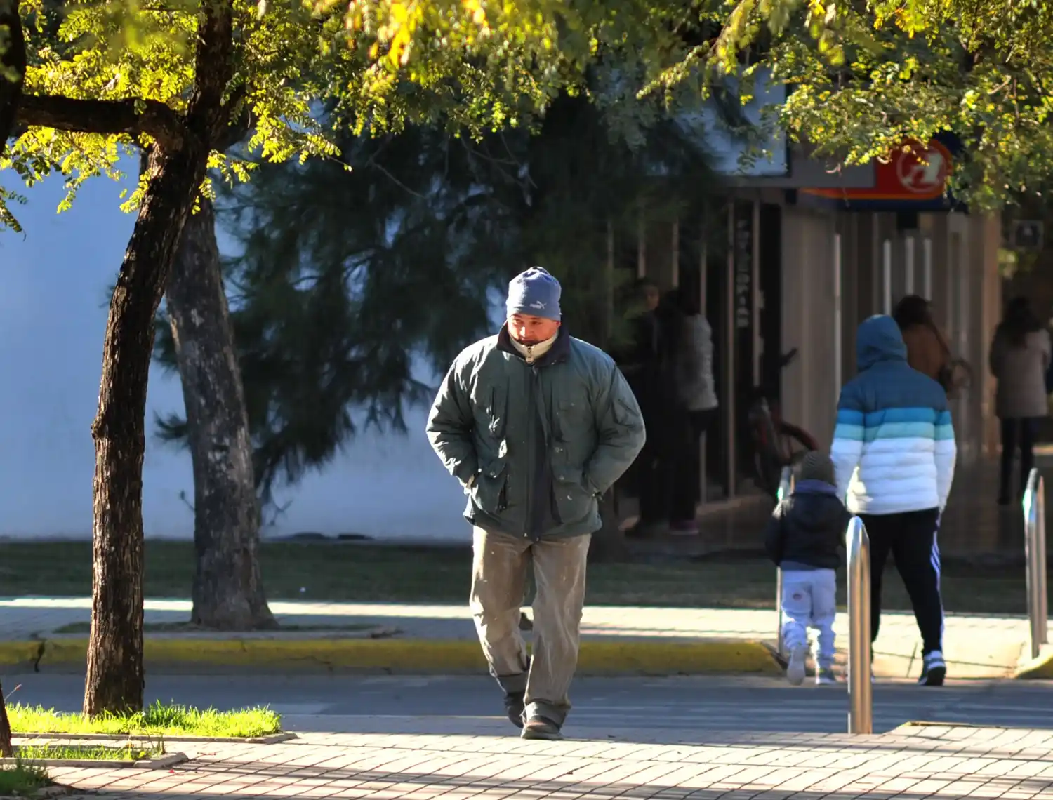 El sol estará presente entre algunas nubes.